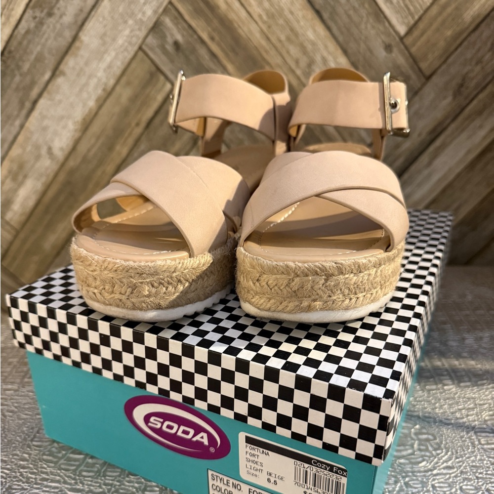 Soda ~ Open Toe Crisscross band Espadrille Jute Platform Wedge